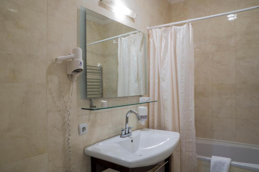 Ar Nuvo Hotel Karagandy Δωμάτιο φωτογραφία